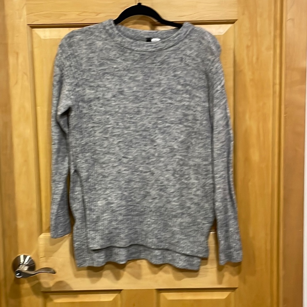 Divided gray sweater size XS splits at side longer back